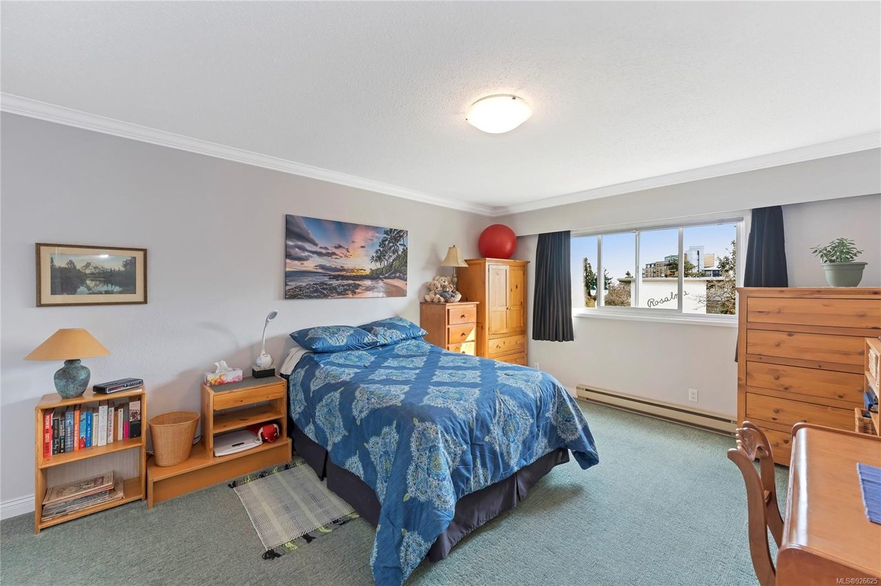 204-848 Esquimalt Rd