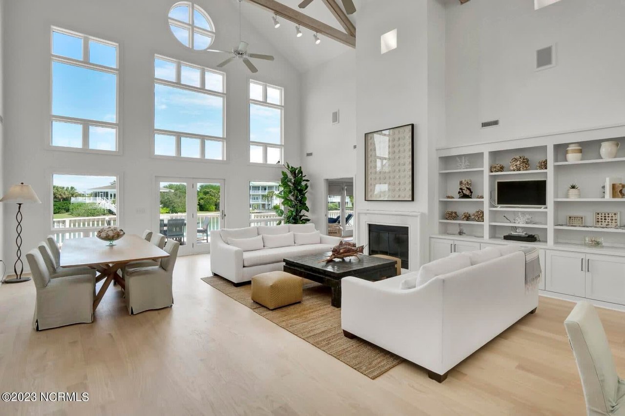 28 Sandy Point