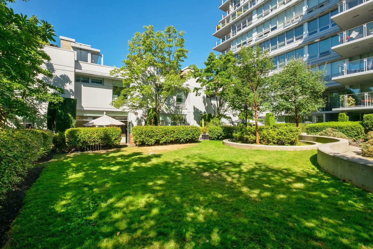 1566 W 8th Avenue, Vancouver
