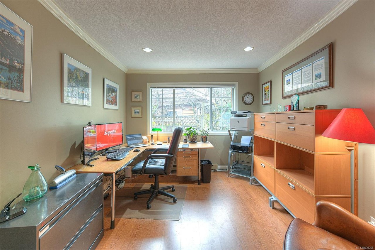751 Helvetia Cres