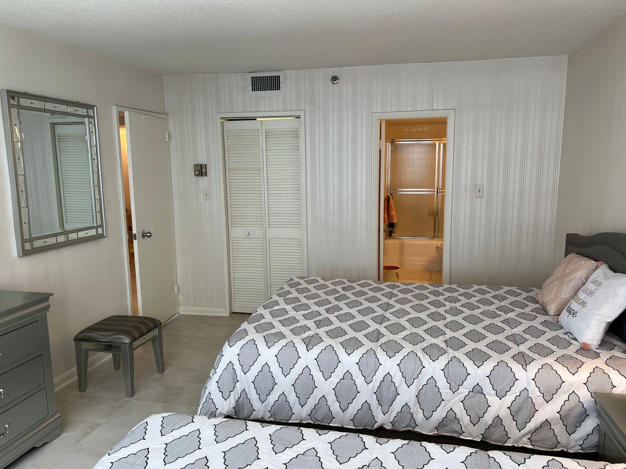 5225 Collins Ave #917 Miami Beach FL-33140