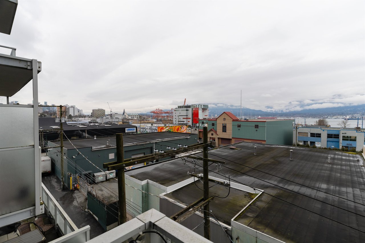 303-933 E Hastings St