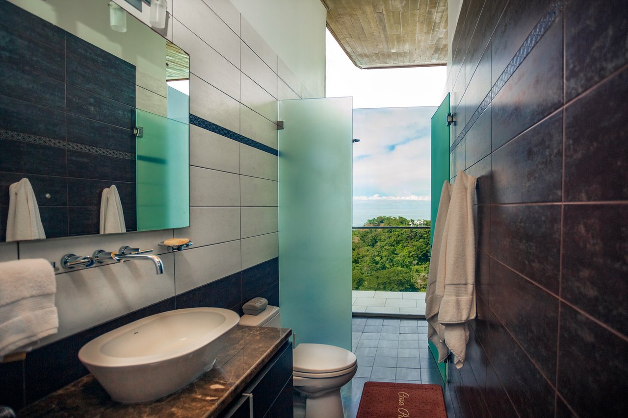 Solar Powered Hilltop Estate, Manuel Antonio, Puntarenas