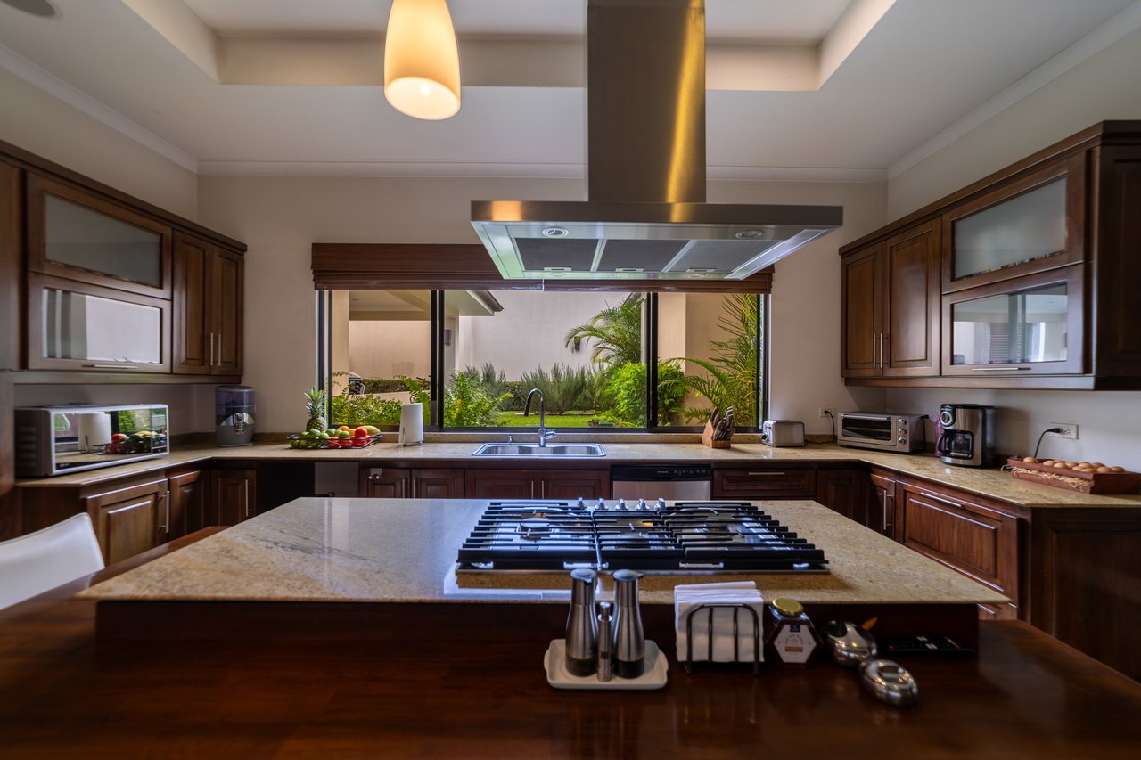 City Family Home, Escazu, San Jose