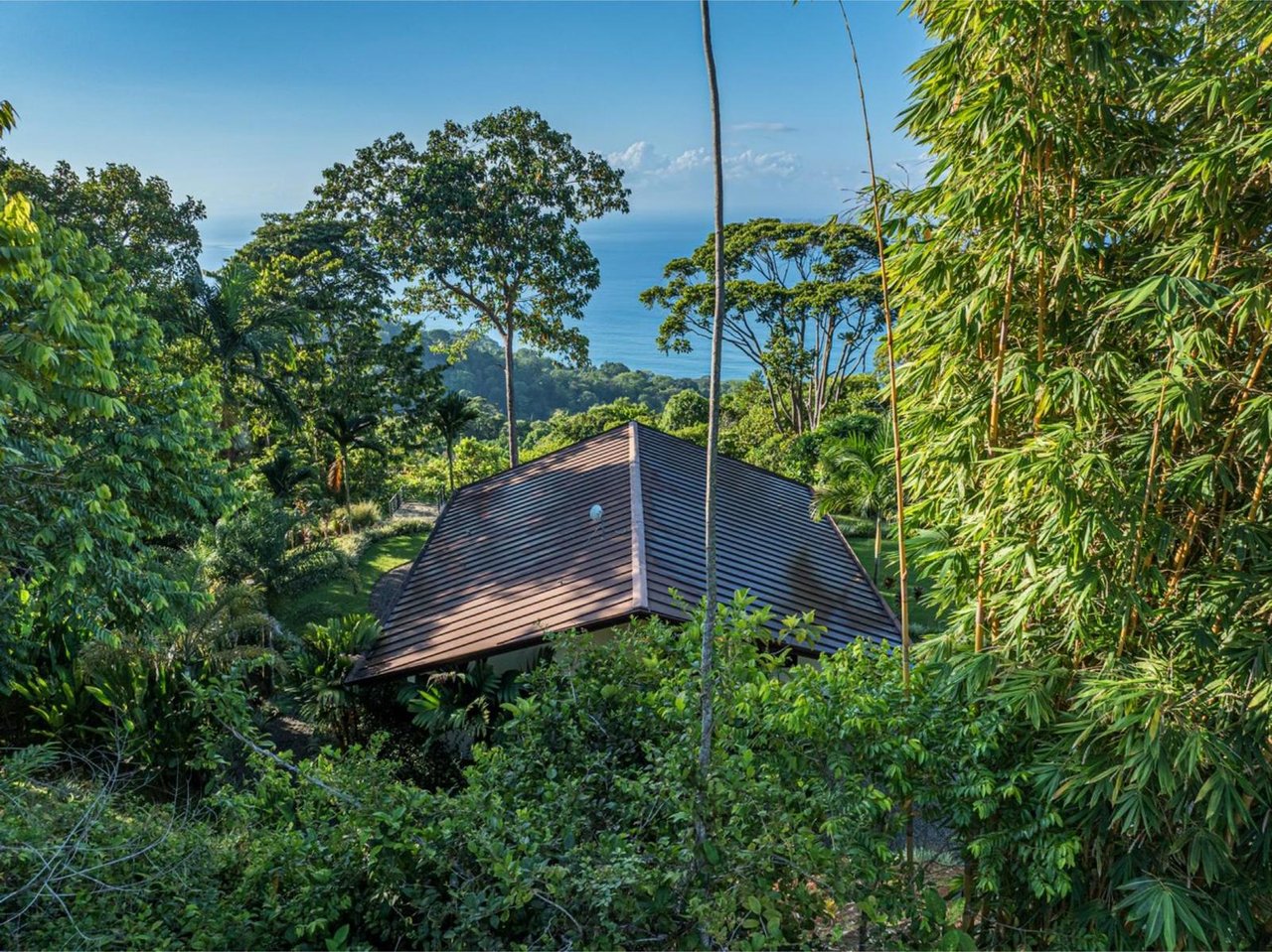 Whale Tail View Home, Dominical, Puntarenas