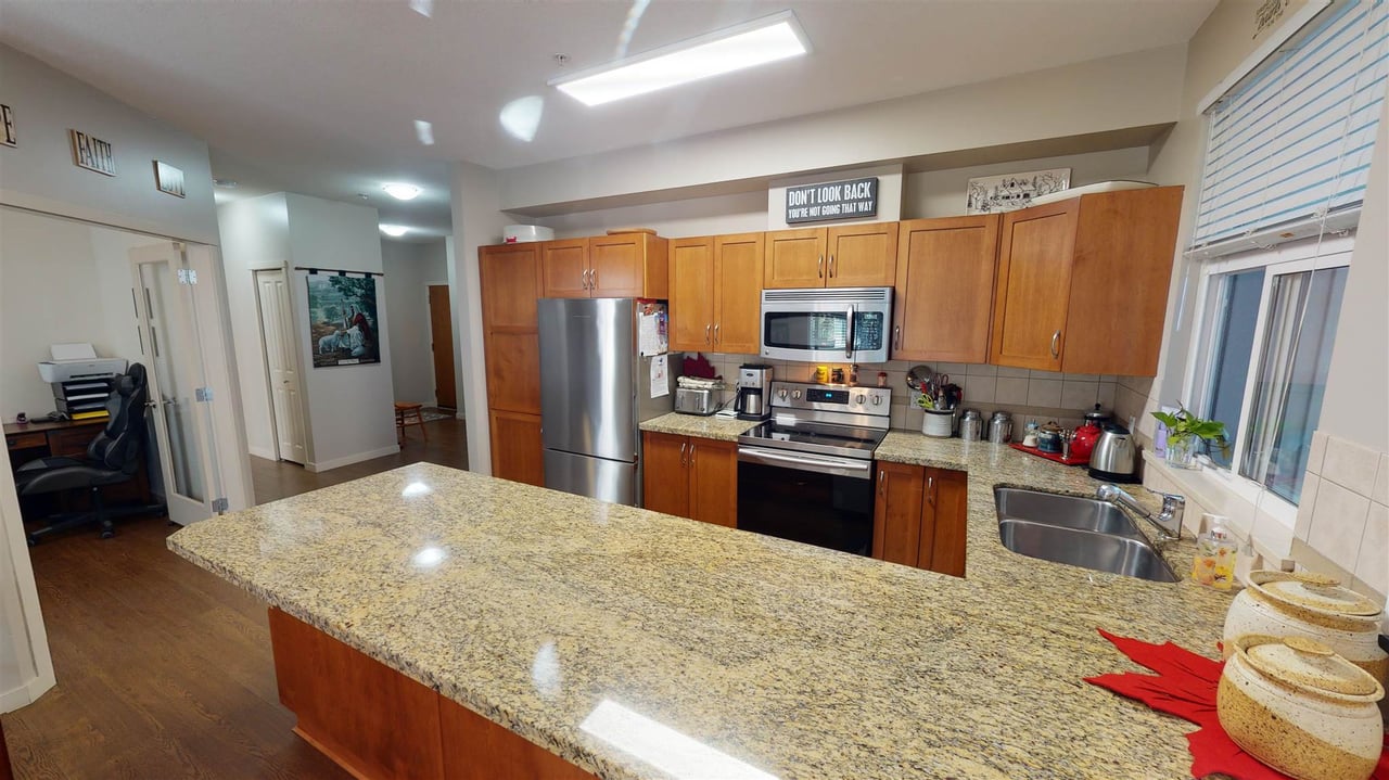 302-33328 E Bourquin Cres