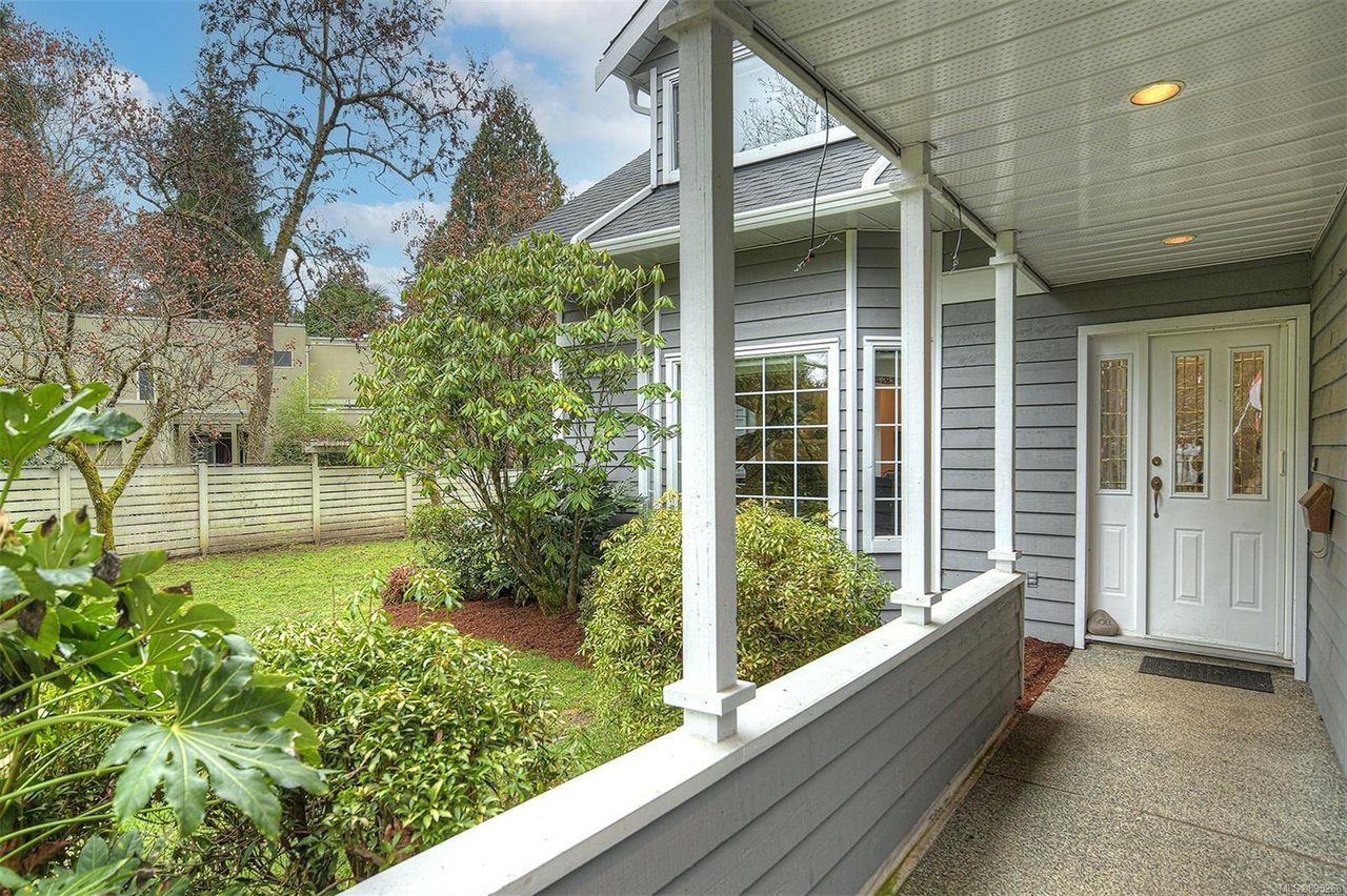 751 Helvetia Cres
