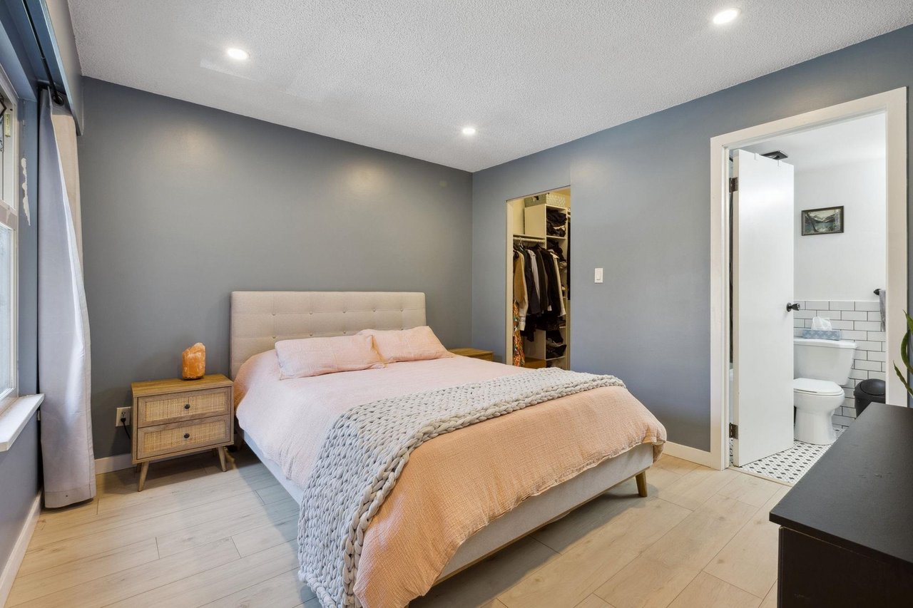 1894 Purcell Way, North Vancouver