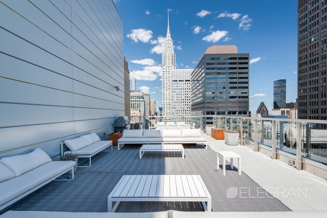 325 LEXINGTON AVE