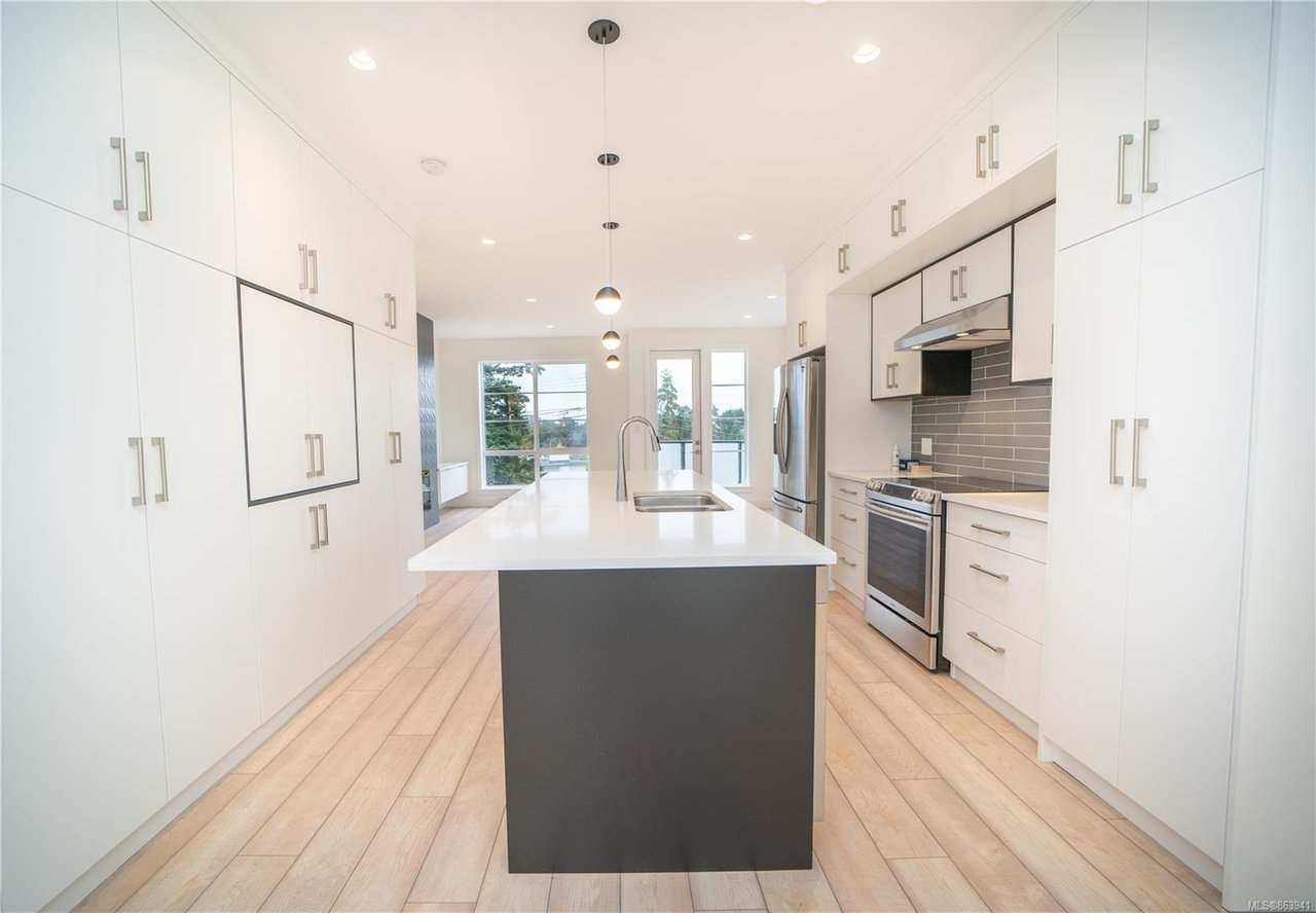 1-1052 Tillicum Rd, Saanich