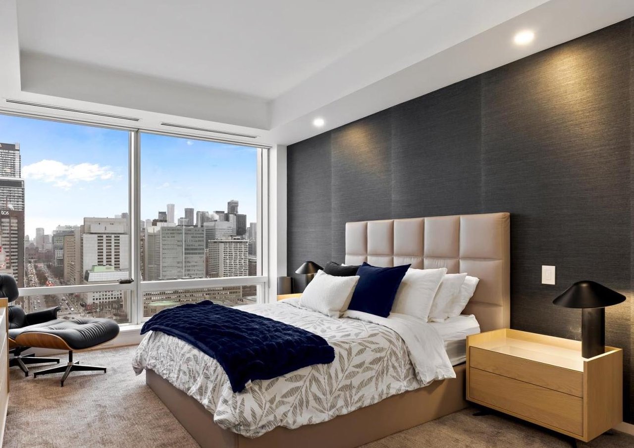 Suite 2605 -180 University Avenue