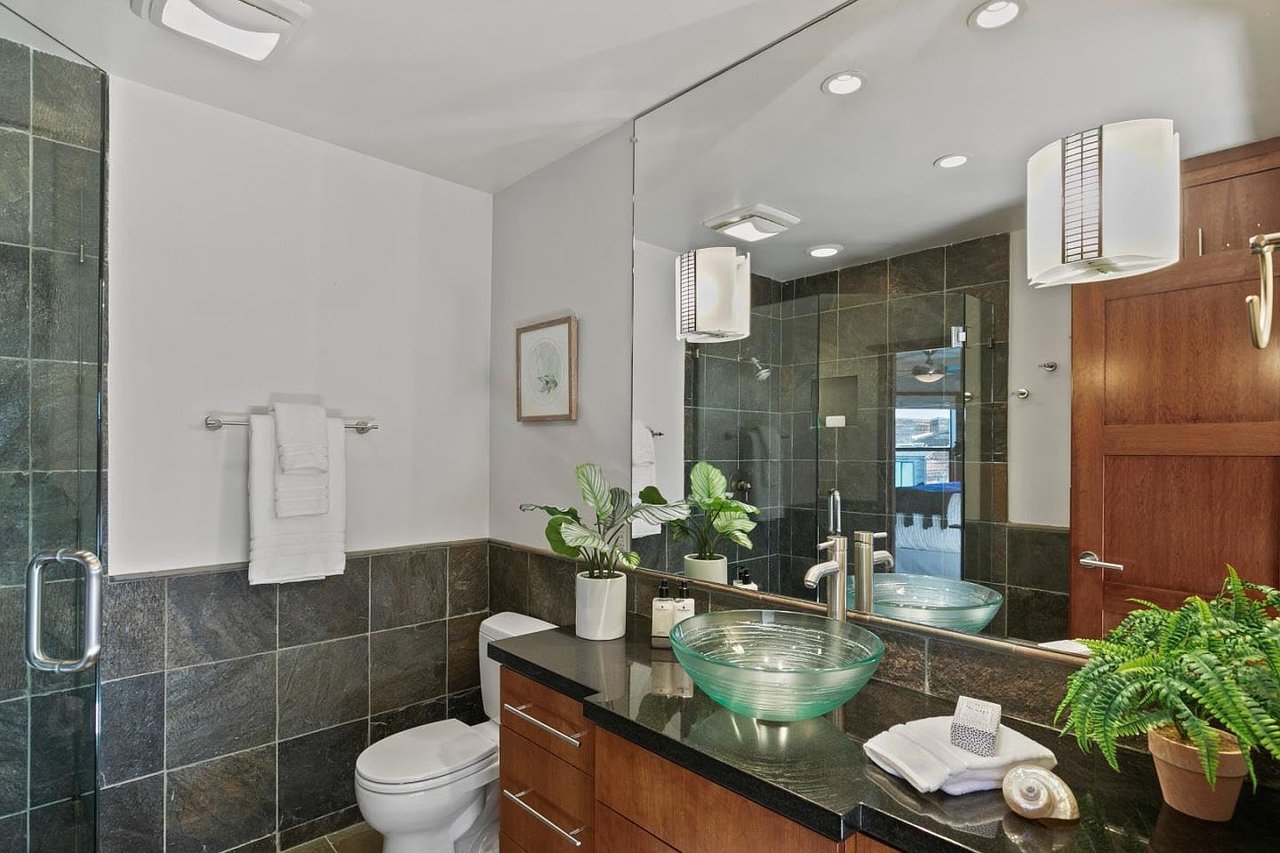 1 Surf Way APT 211