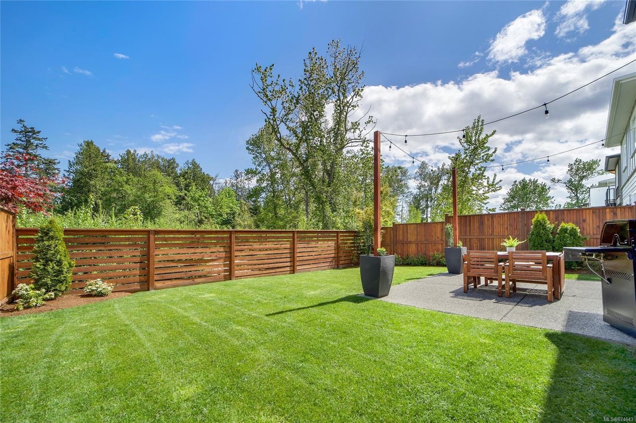 2187 Deerbrush Cres