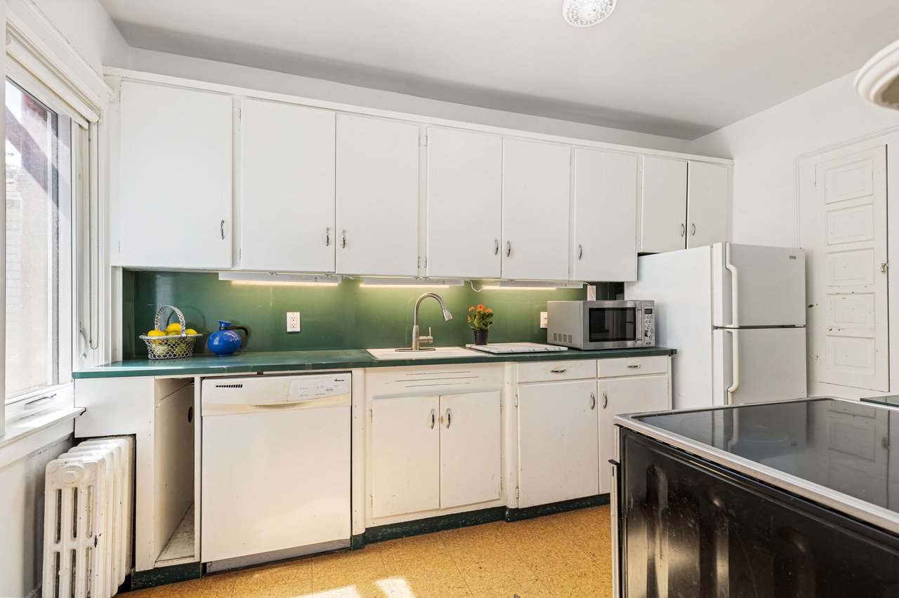131 Hillsdale Avenue East