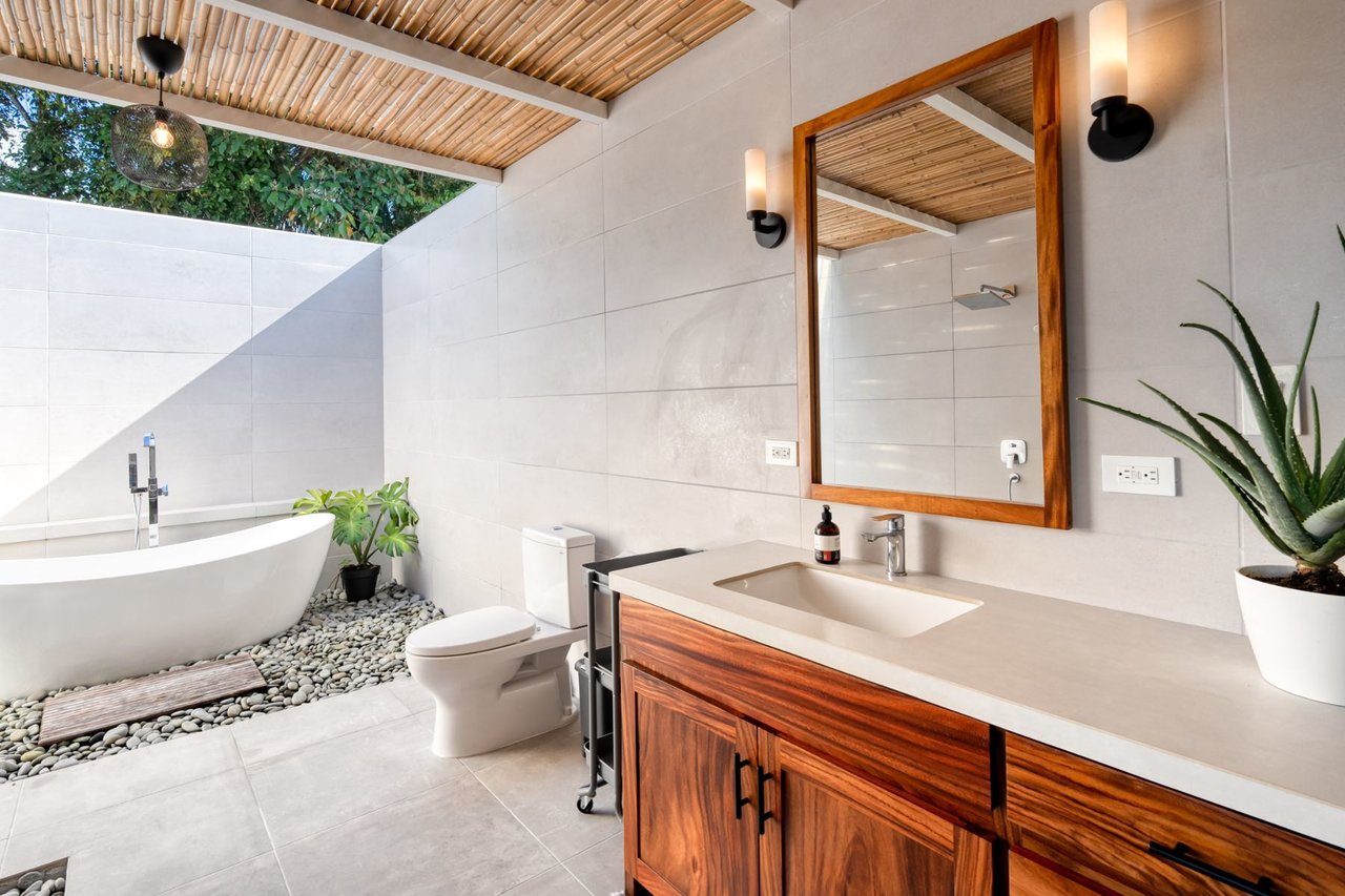 Modern Mountain Pool Home, Ojochal, Puntarenas