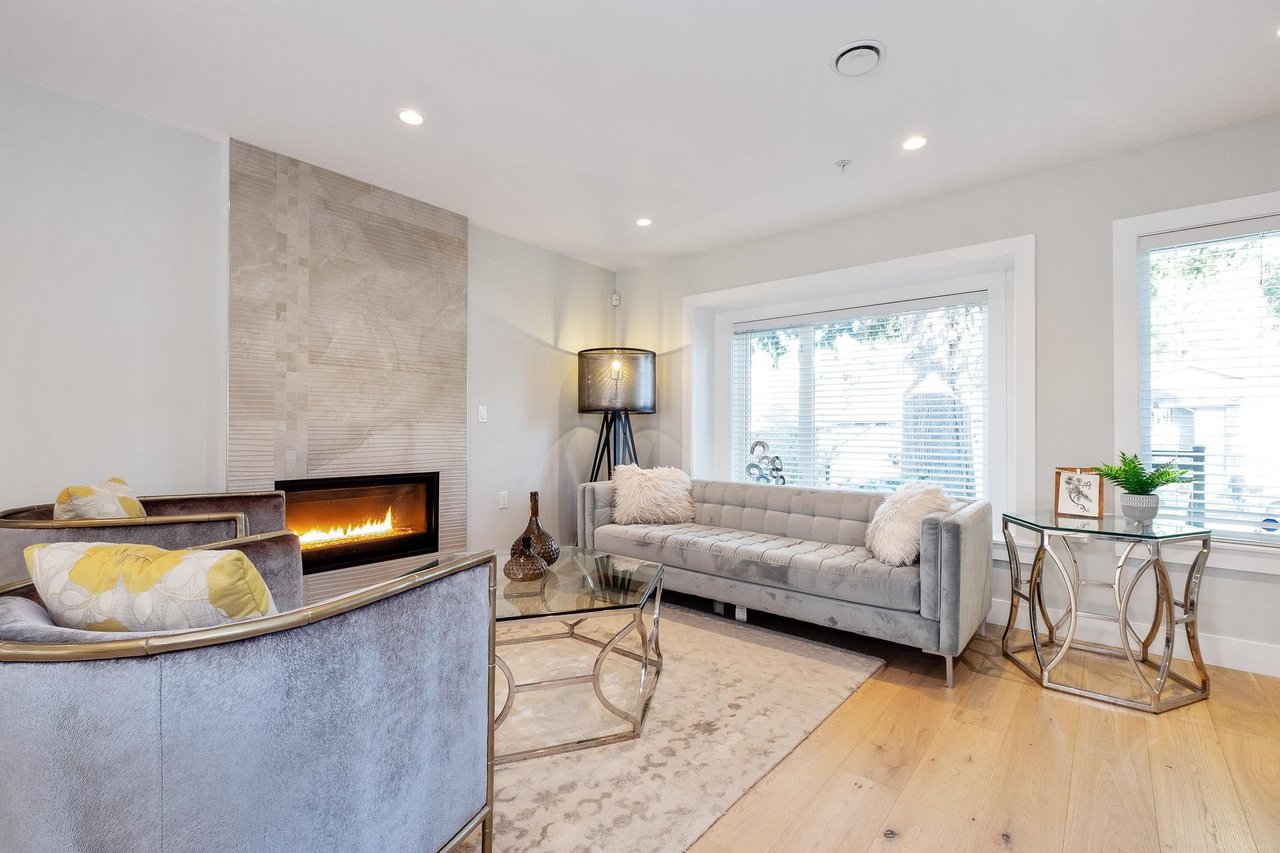 233 W 19th St