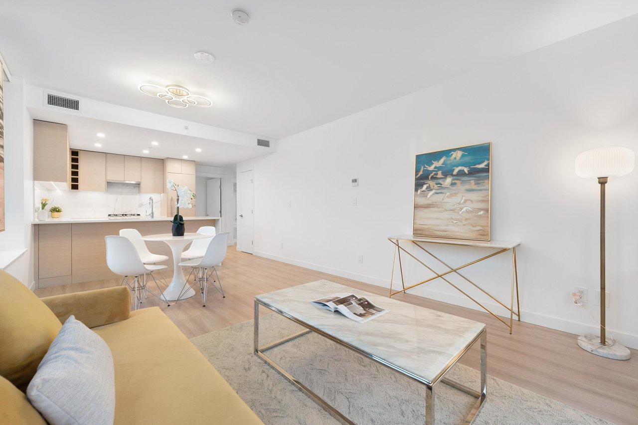 1005-823 Carnarvon St