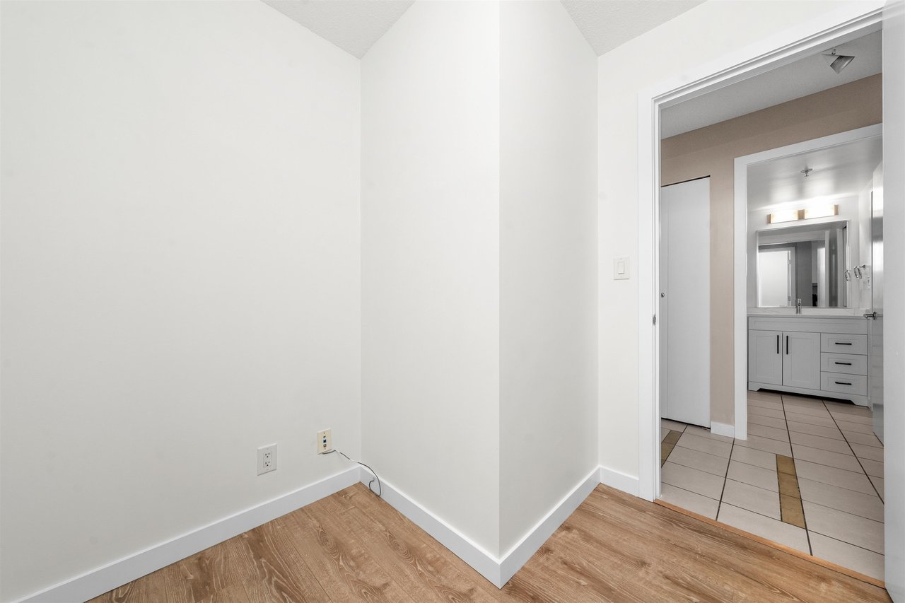 1923-938 Smithe Street, Vancouver