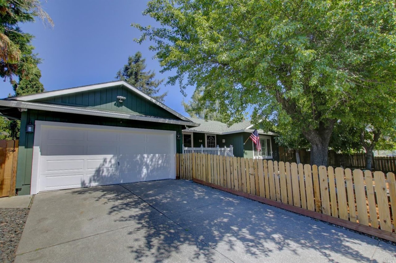 1617 Caulfield Ln
