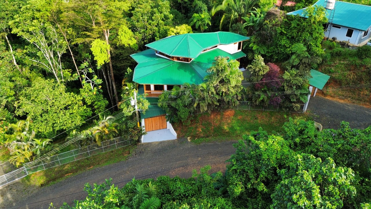 Discover the Charm of an Exotic Home in Las Tumbas, Costa Rica