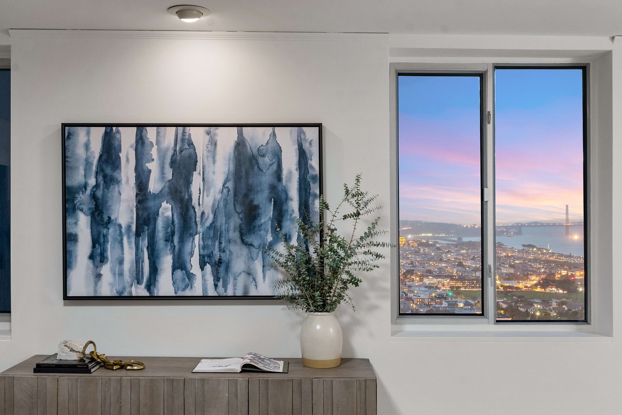 Three Bedroom Apartment With Golden Gate View