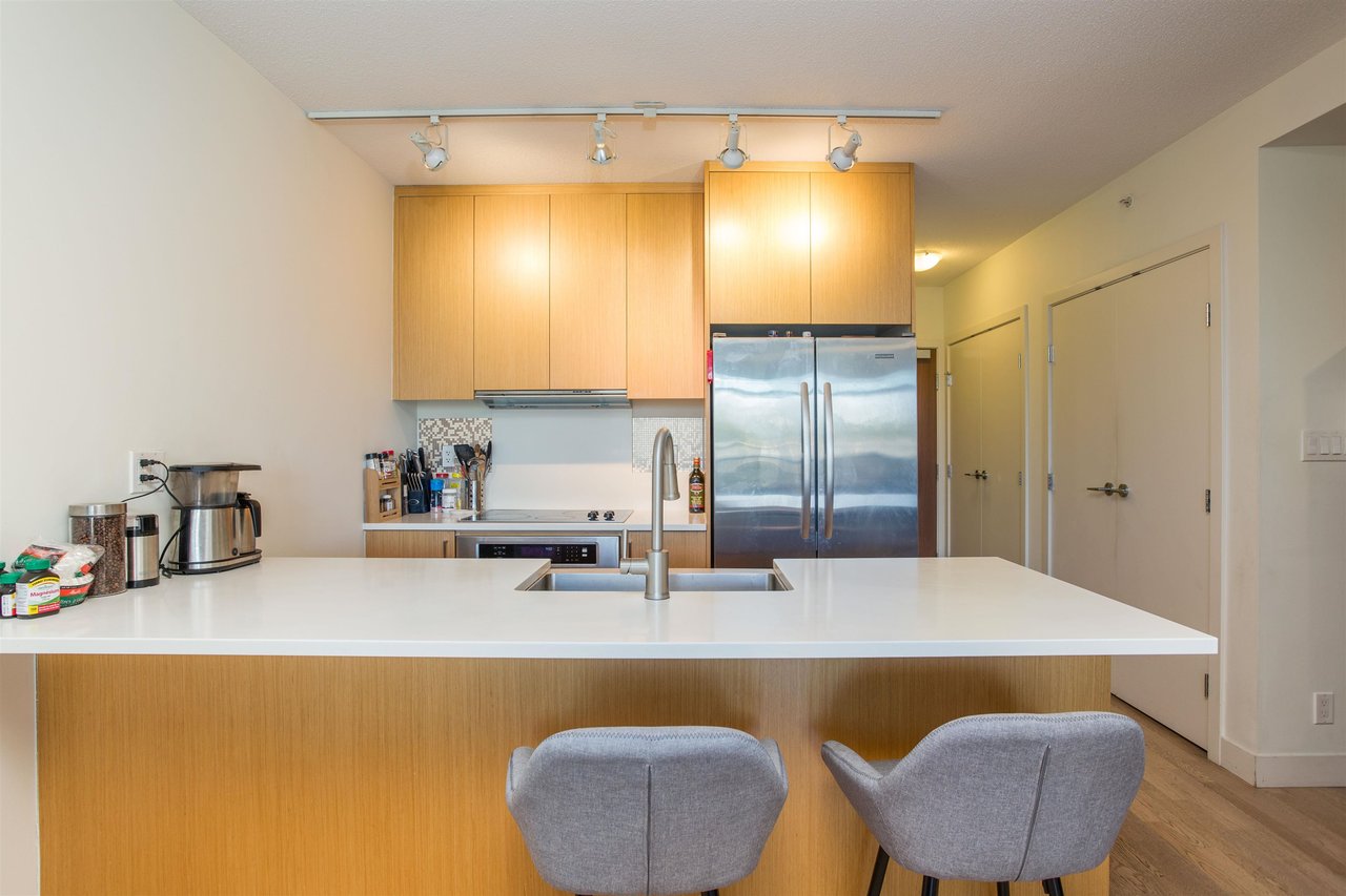 512-251 E 7th Ave