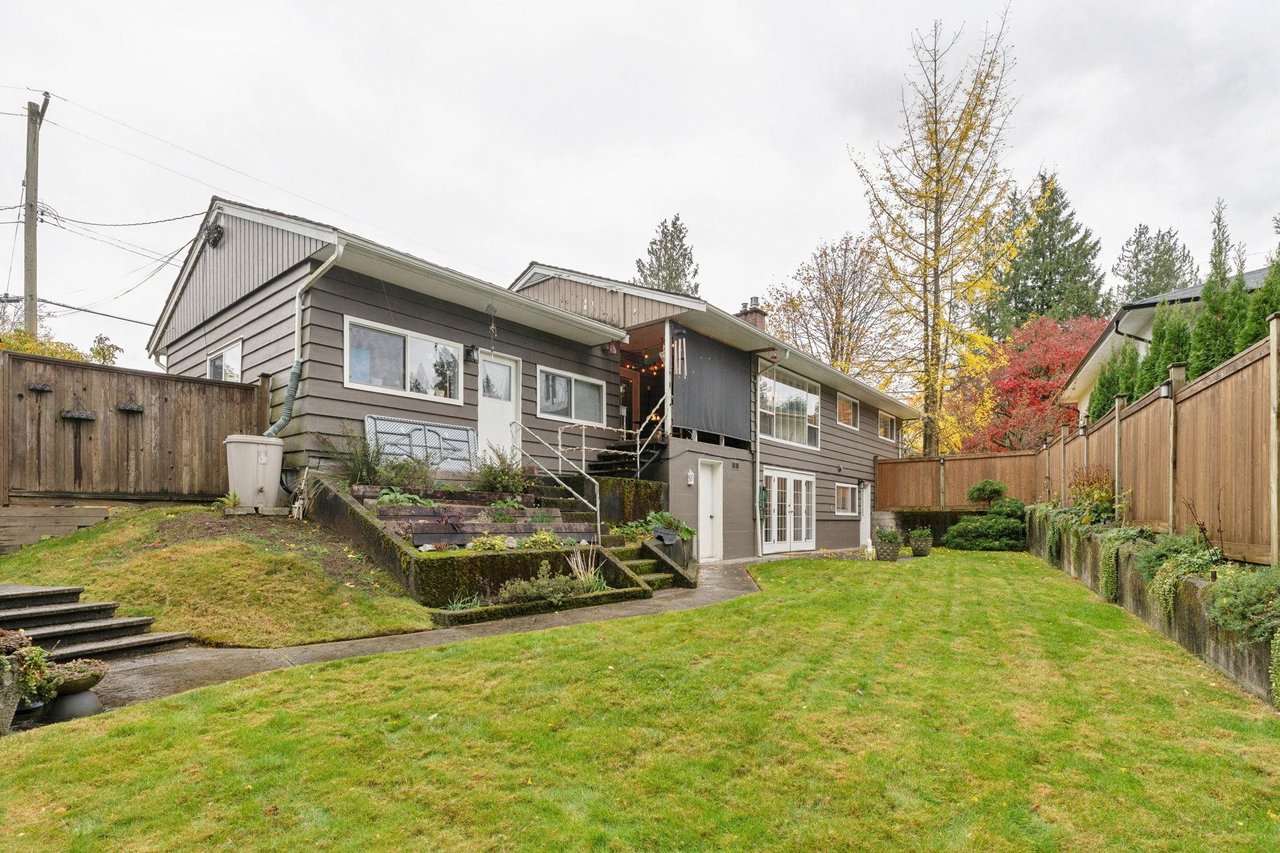 1501 Marine Cres