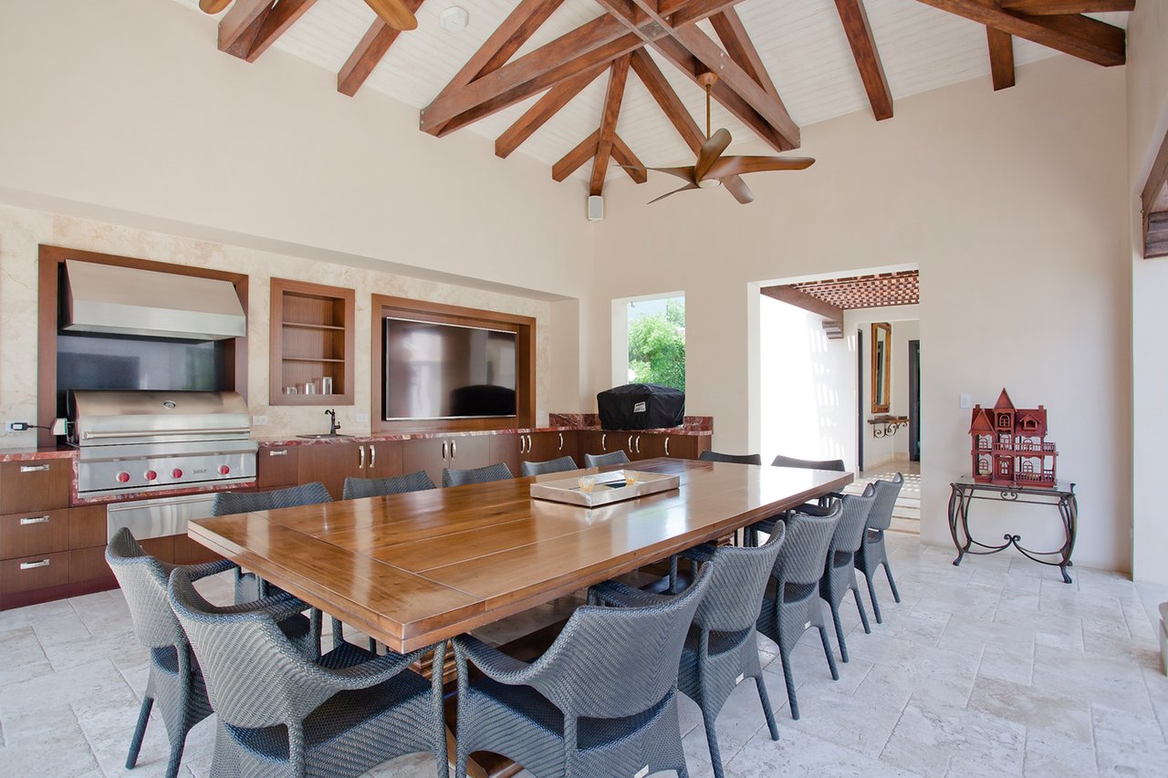Contemporary Gated Estate, Santa Ana, San Jose