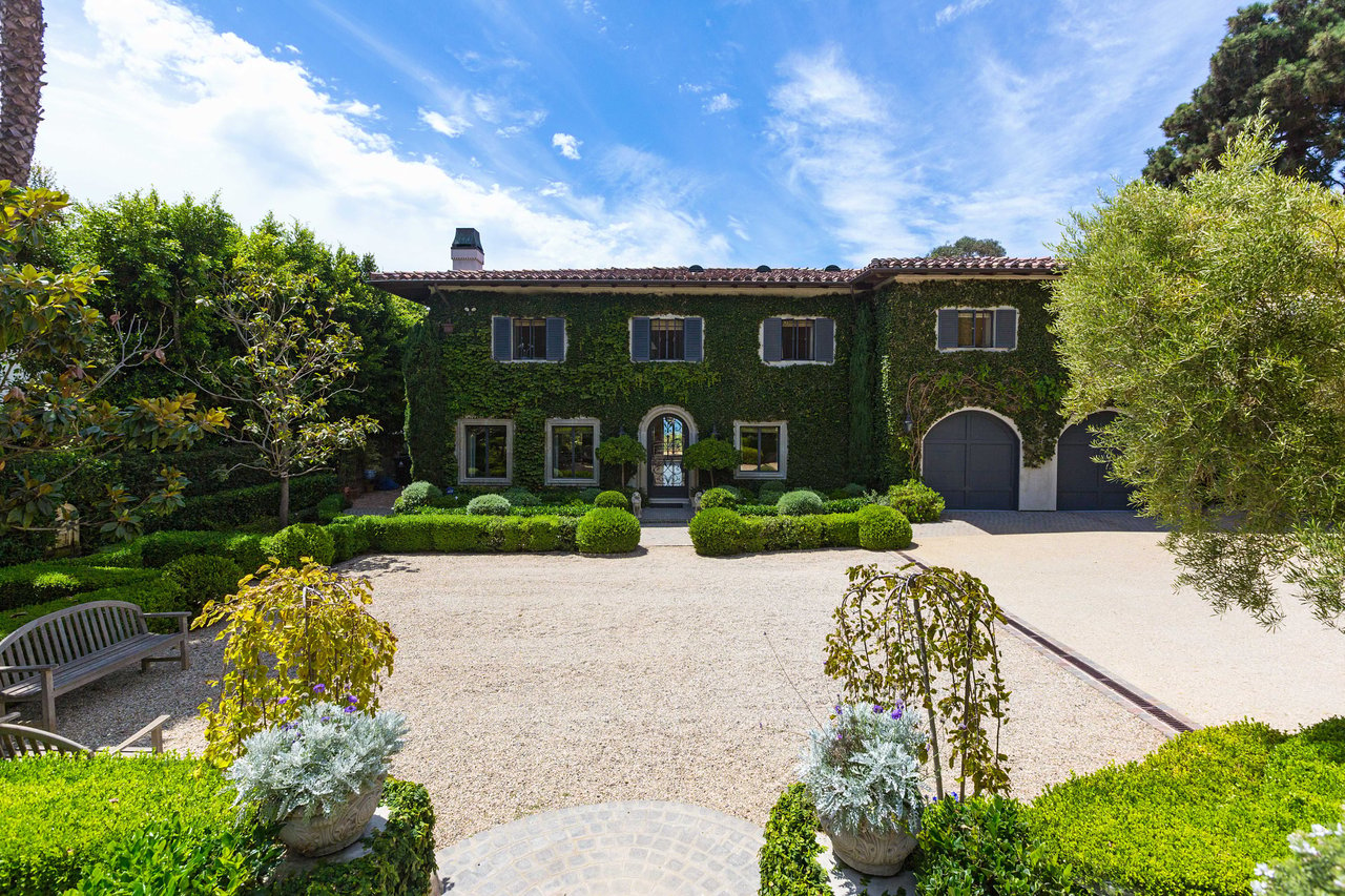 Mansion By the Sea