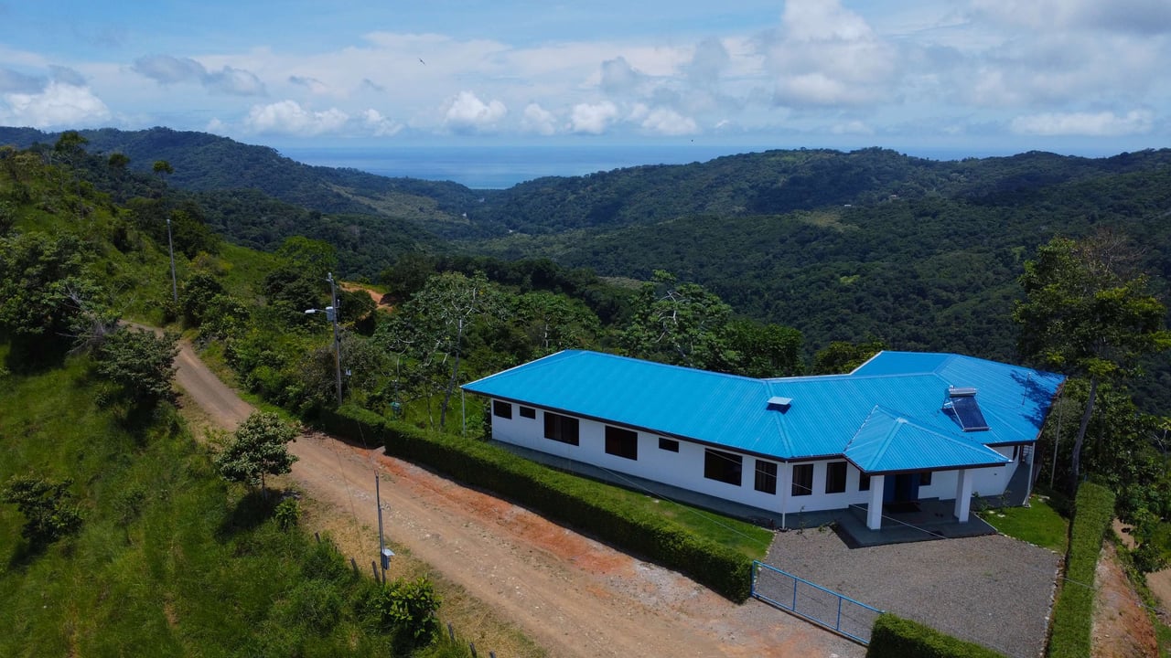 1.97 ACRES – 3 Bedroom Home With Pool, 360 Degree Mountain And Ocean View!