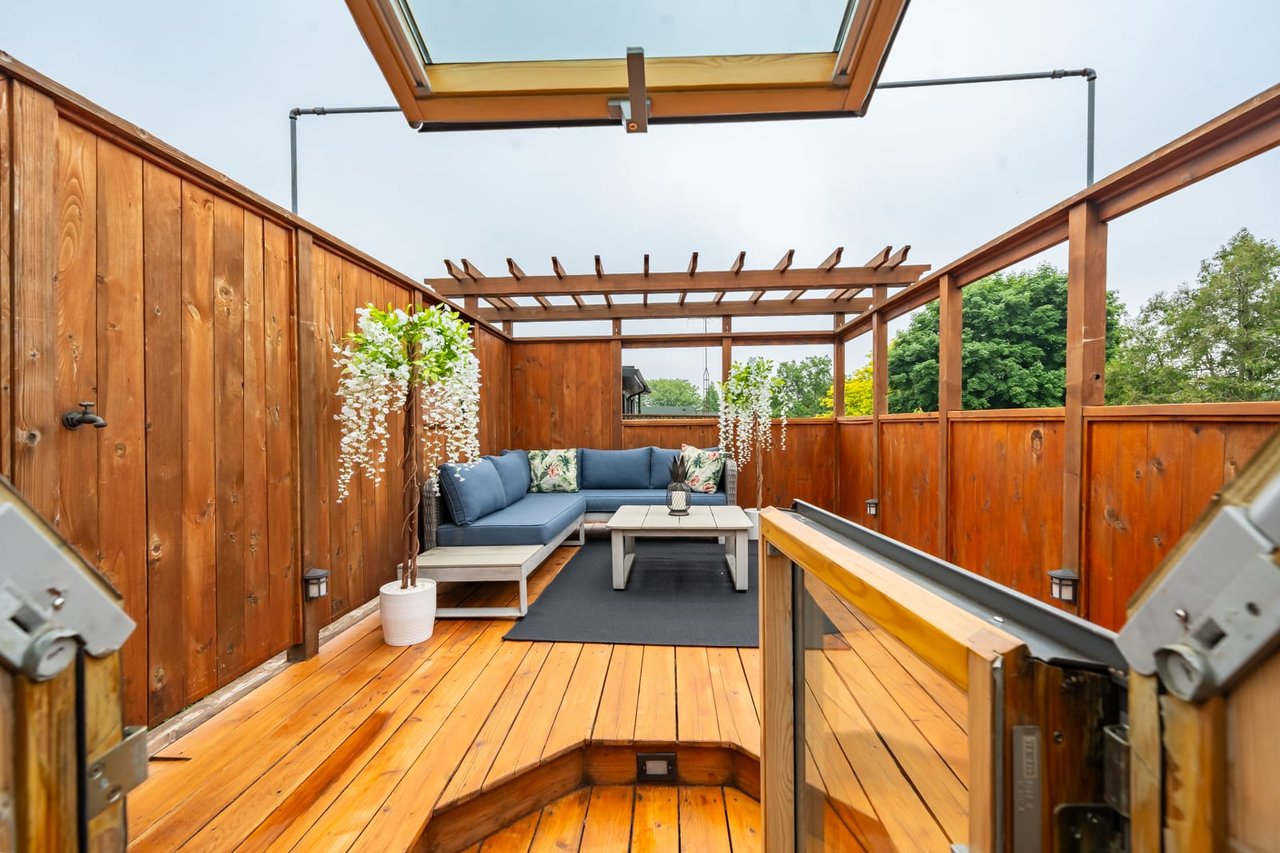 223 Indian Rd Cres