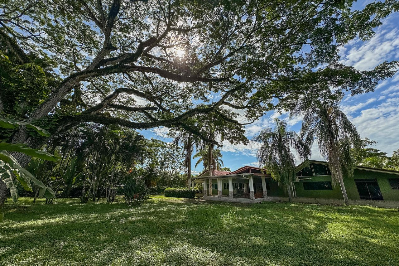 La Casona, 5 BDR Home Close To Quepos Town 