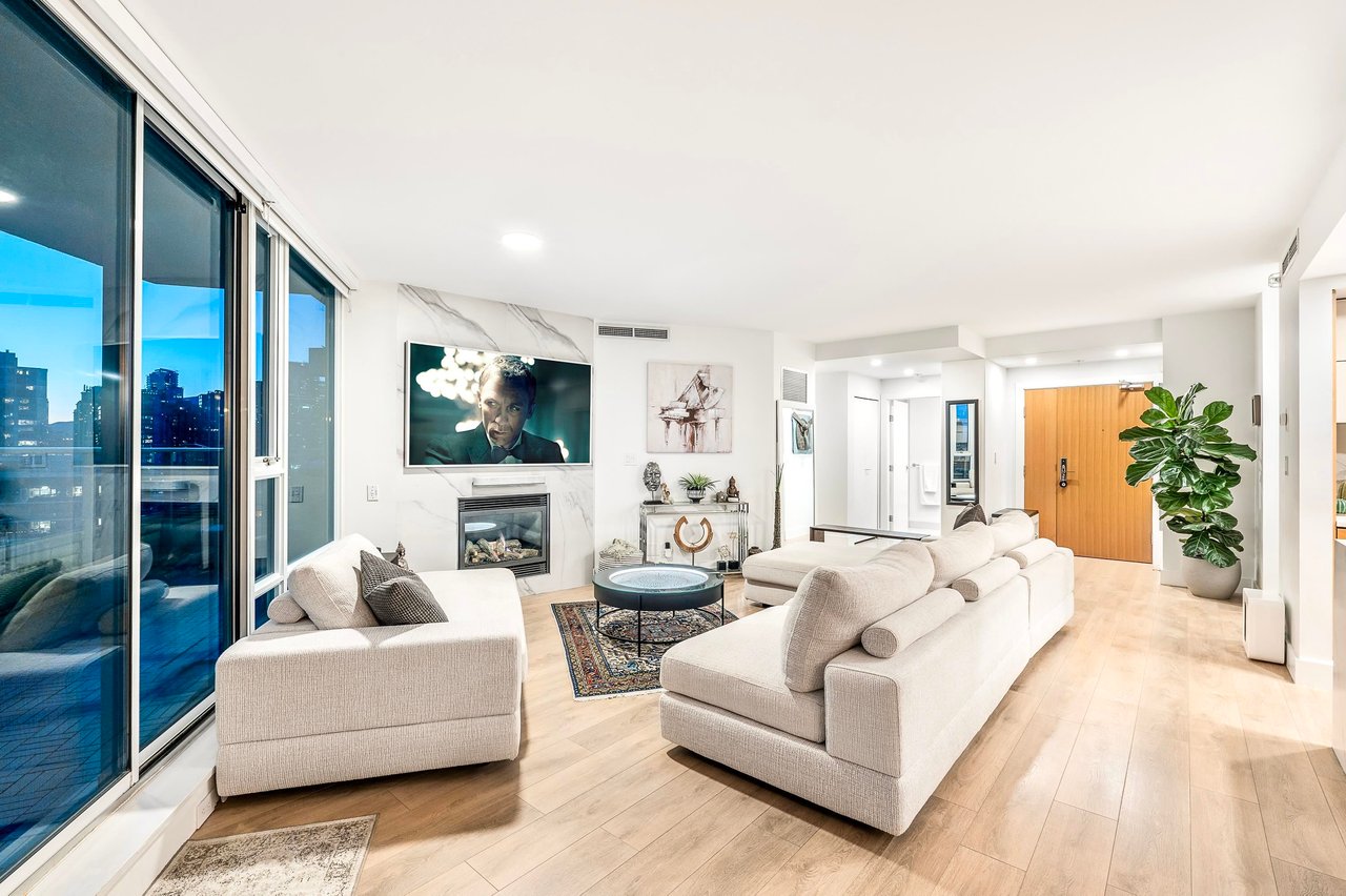 2603-8 Smithe Mews