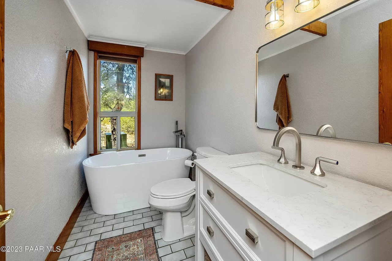 2285 Thumb Butte Road