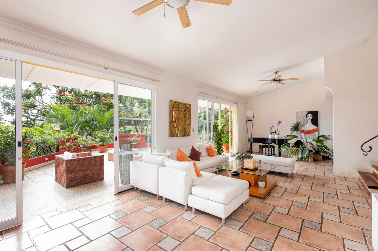Artistic Mountain View Home, Santa Ana, San Jose