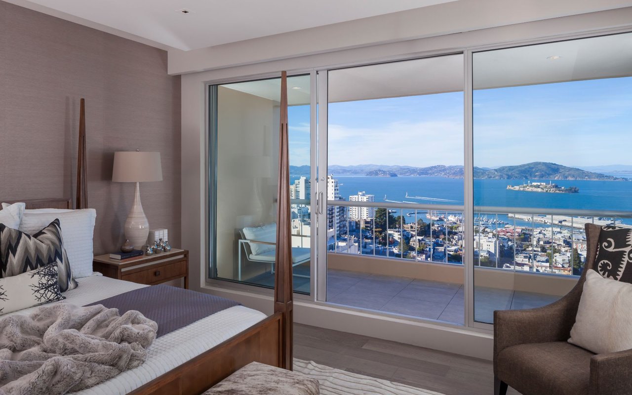 Panoramic Views at 1070 Green
