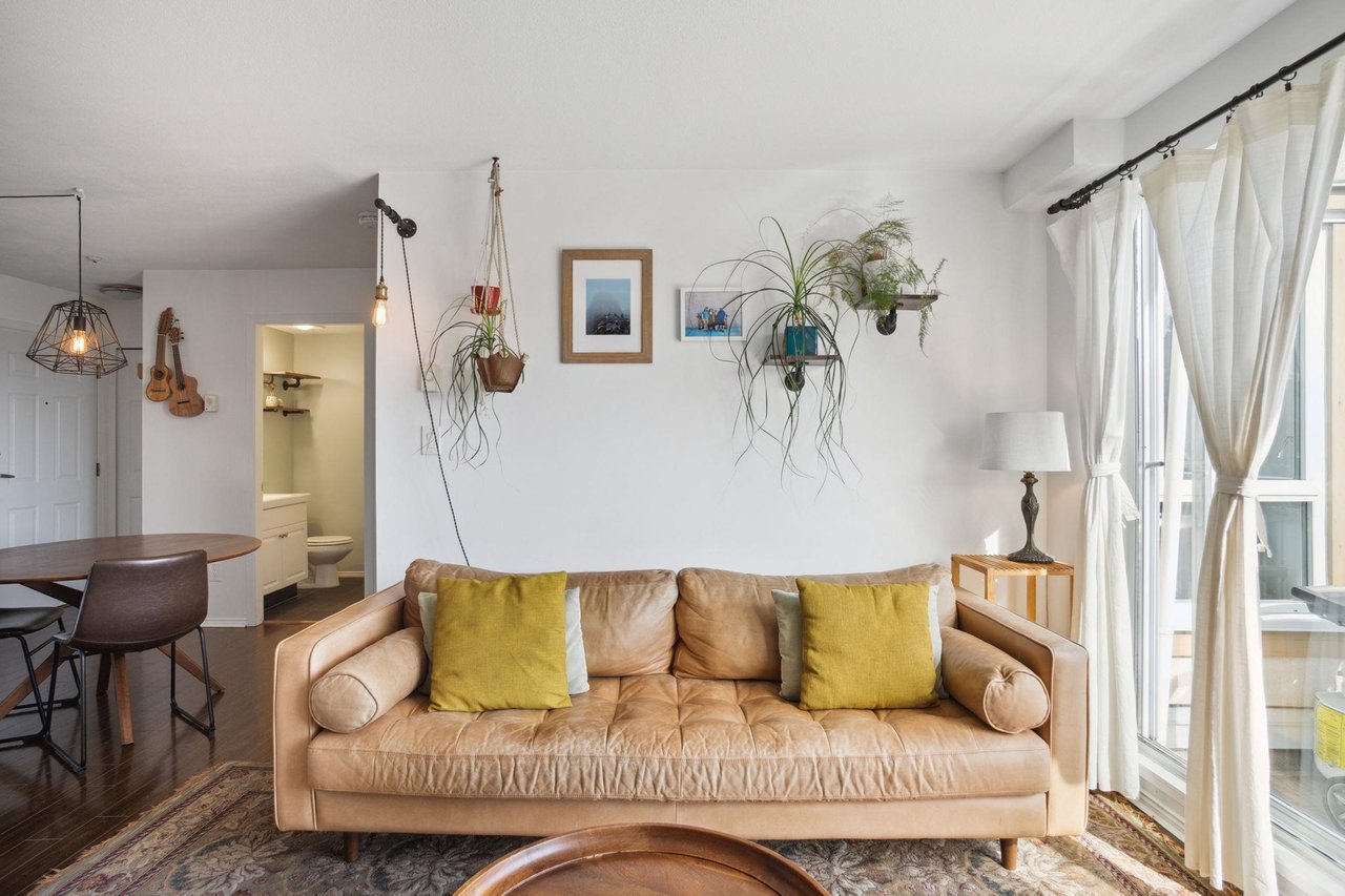 303-228 E 14th Ave