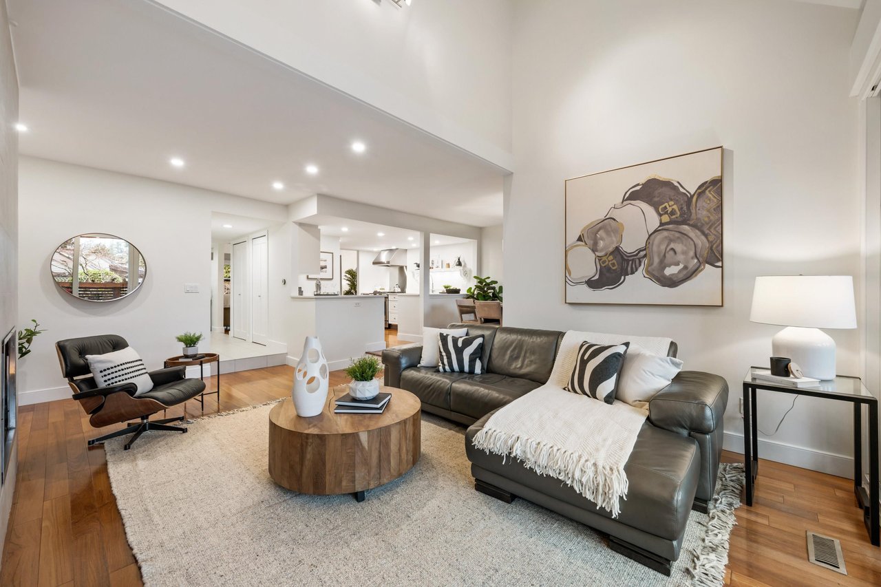 25-4957 Marine Dr