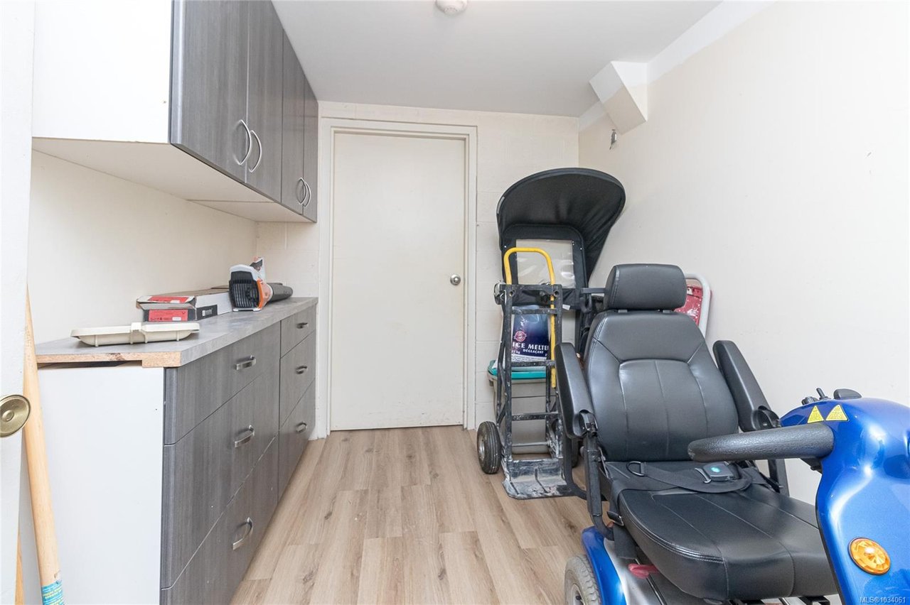 102-2360 James White Blvd