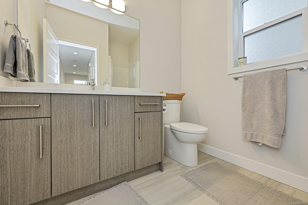 2214 Echo Valley Rise, Langford