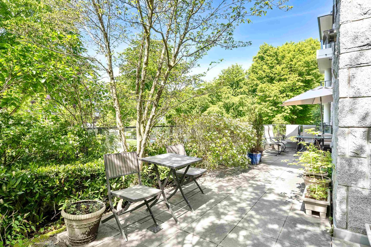 210-5989 Iona Dr