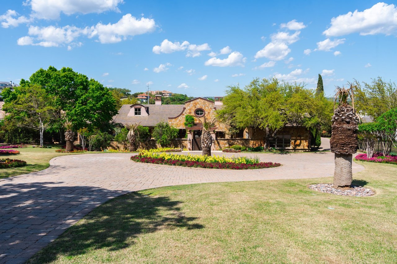 Gated Estate in Seven Oaks