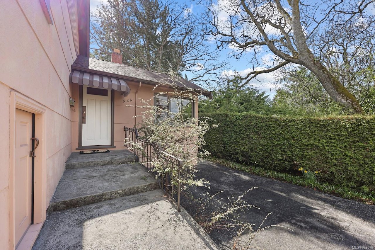 563 Foul Bay Rd
