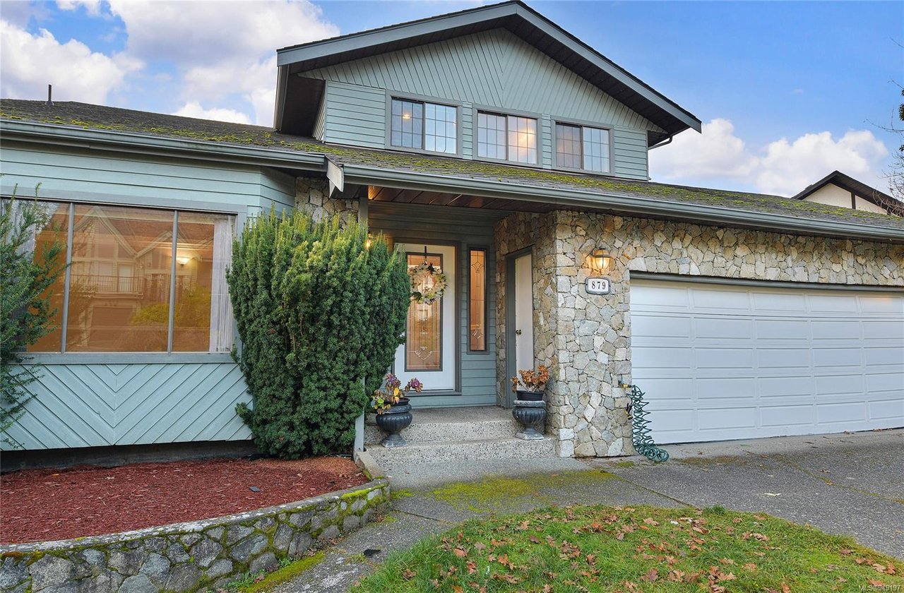 879 Denford Cres