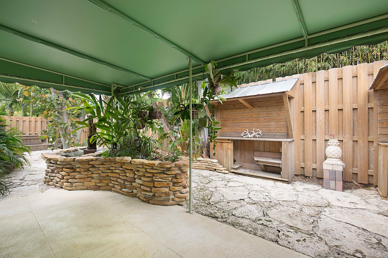 406 Venetian Dr