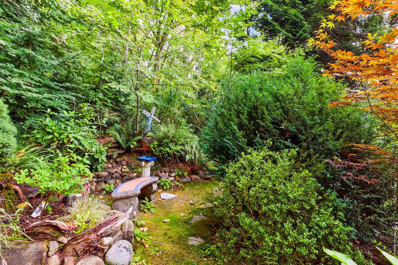 8885 Larkfield Dr