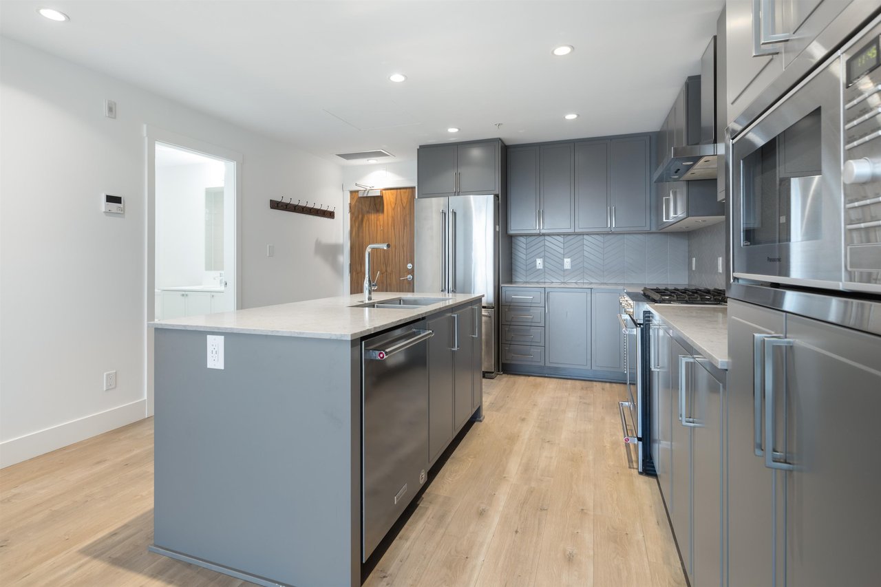 402-4477 Hastings St