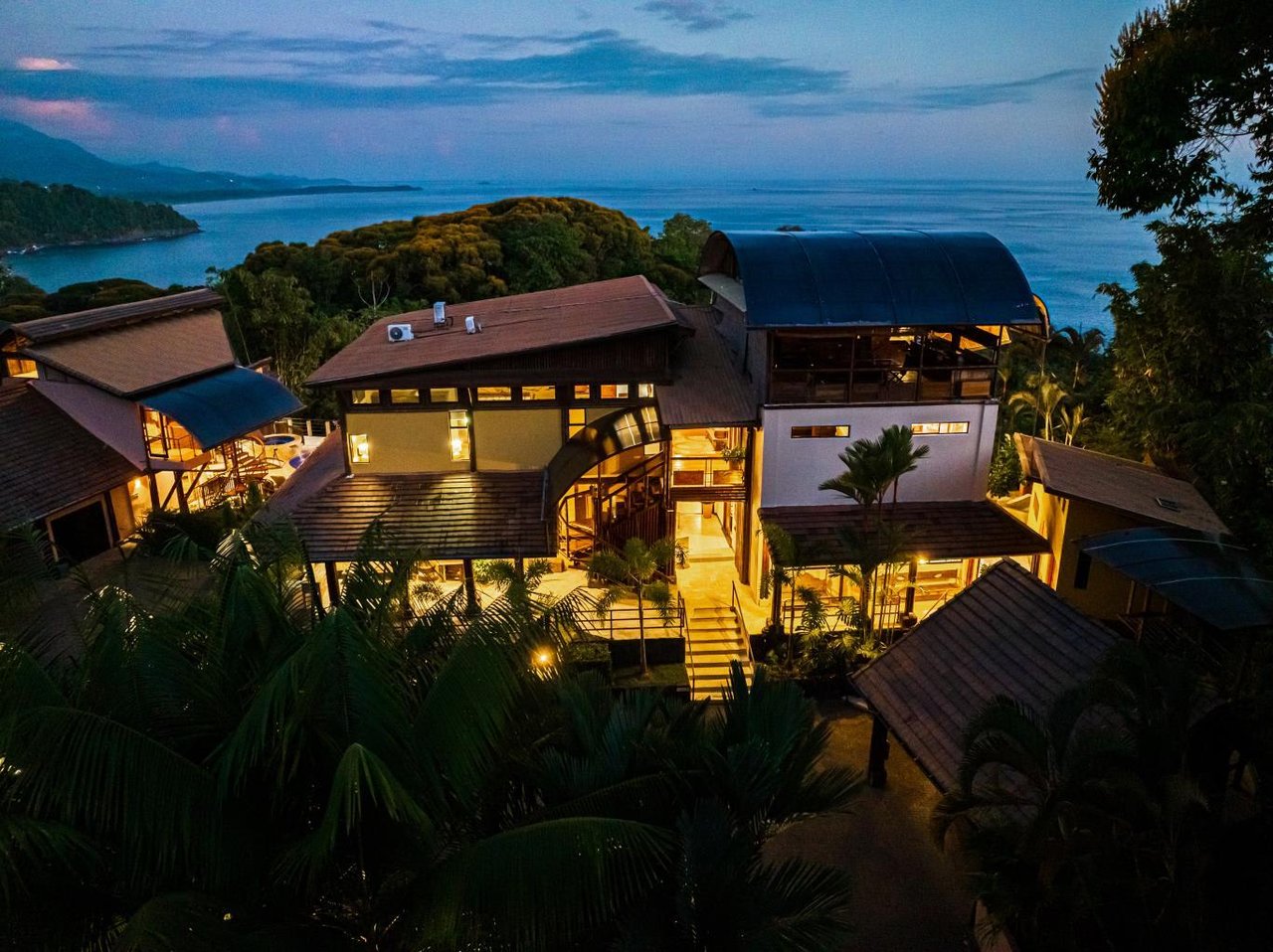 Casa Ramon, Distinguished Tropical Living Near Dominical