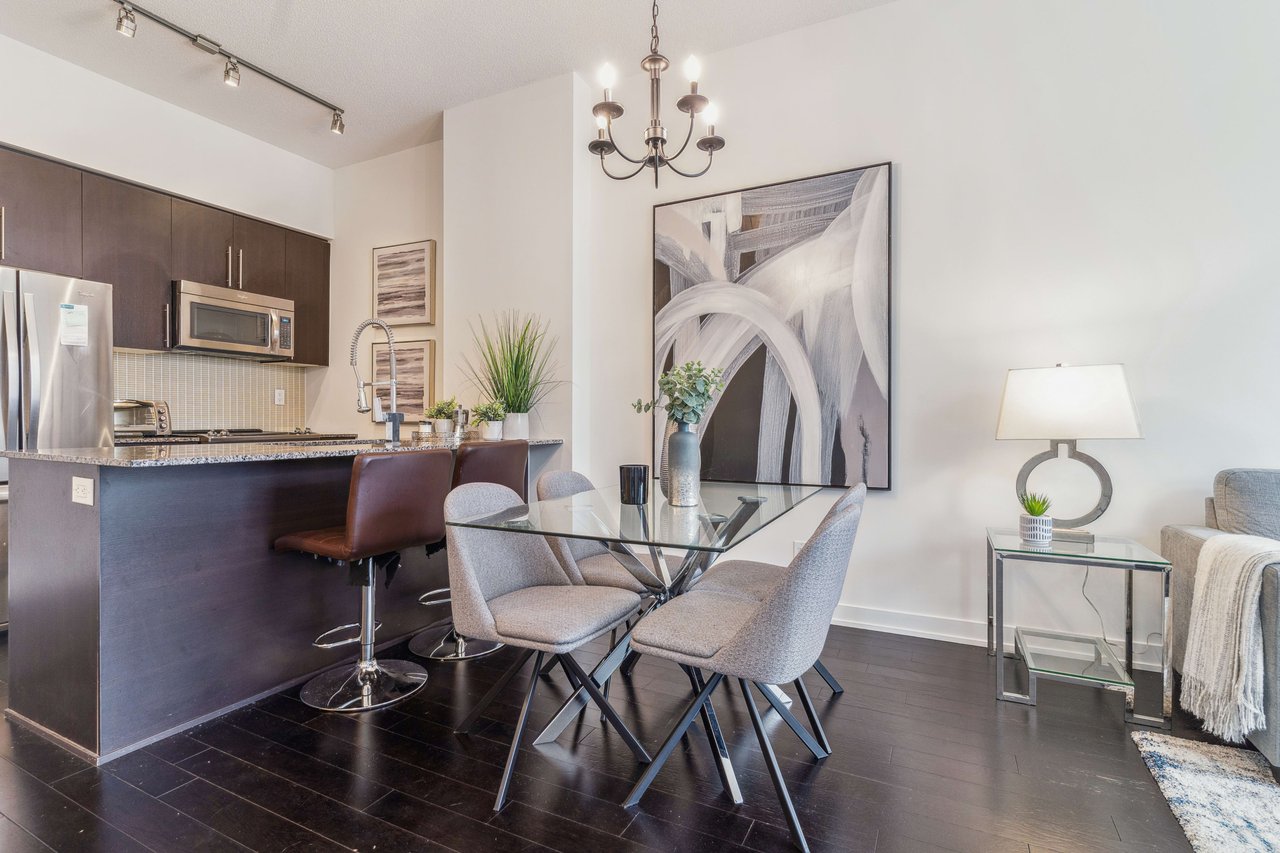 Bright & Spacious Condo In The Heart Of Downtown Mississauga
