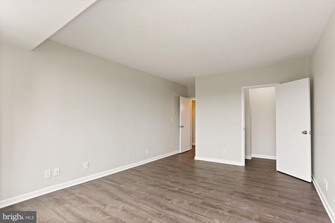 1805 Crystal Dr, #409S